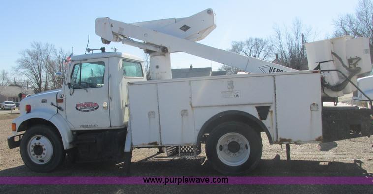 image for item E7109 1997 International 4700 bucket truck