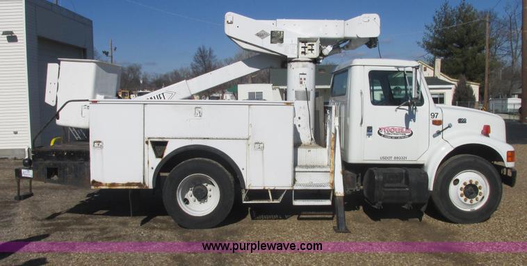 image for item E7109 1997 International 4700 bucket truck
