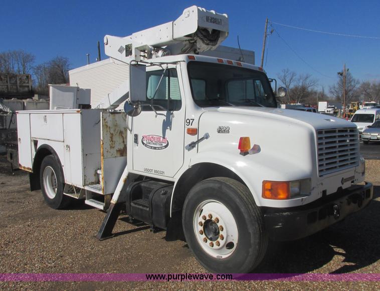 image for item E7109 1997 International 4700 bucket truck