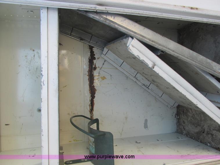 image for item E7109 1997 International 4700 bucket truck