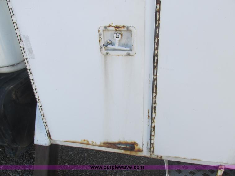 image for item E7109 1997 International 4700 bucket truck