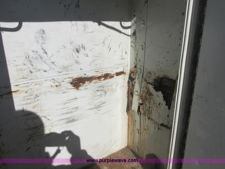 image for item E7109 1997 International 4700 bucket truck