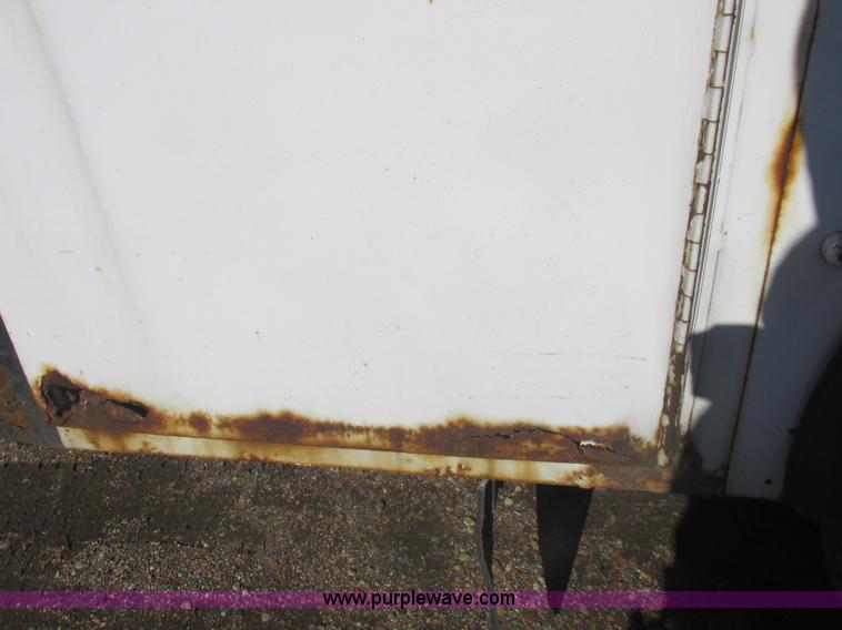 image for item E7109 1997 International 4700 bucket truck