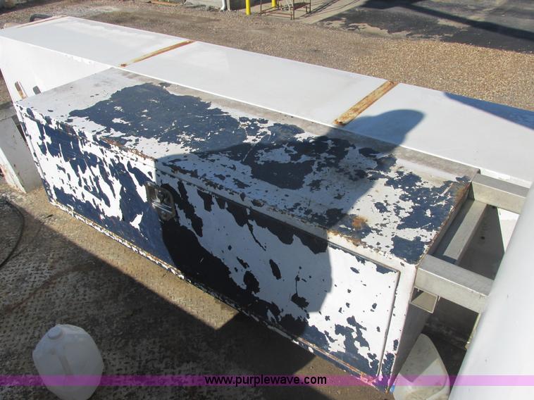 image for item E7109 1997 International 4700 bucket truck