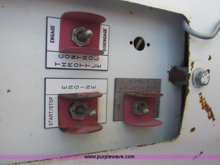 image for item E7109 1997 International 4700 bucket truck