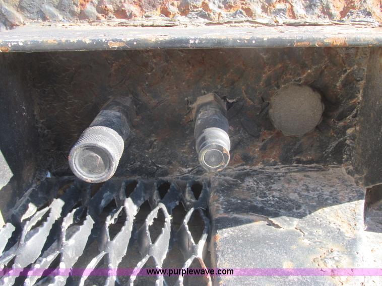 image for item E7109 1997 International 4700 bucket truck