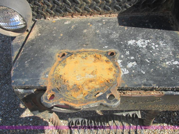 image for item E7109 1997 International 4700 bucket truck