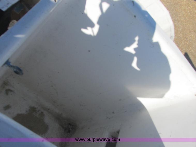 image for item E7109 1997 International 4700 bucket truck