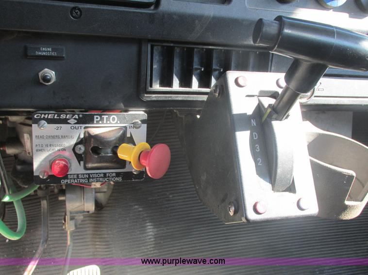 image for item E7109 1997 International 4700 bucket truck