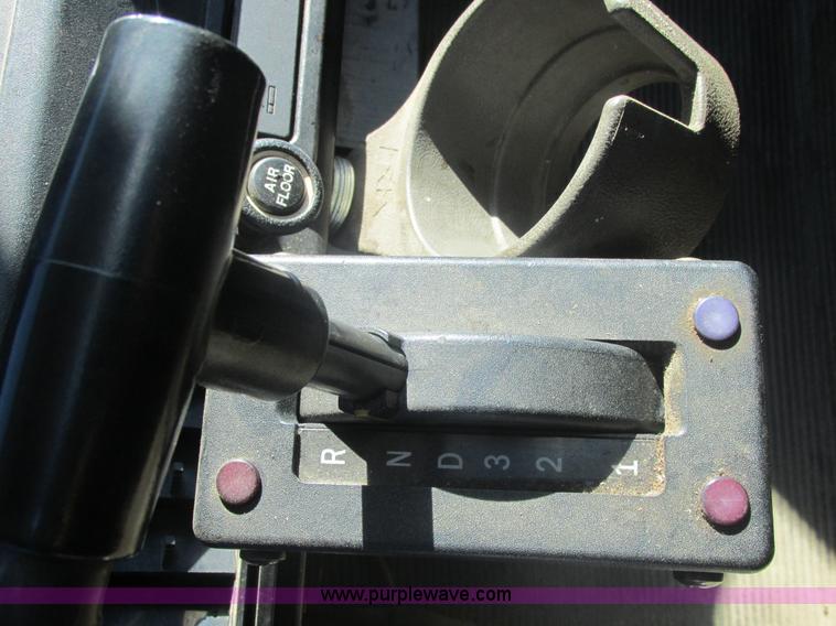 image for item E7109 1997 International 4700 bucket truck