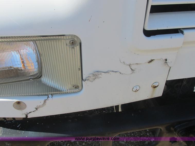 image for item E7109 1997 International 4700 bucket truck