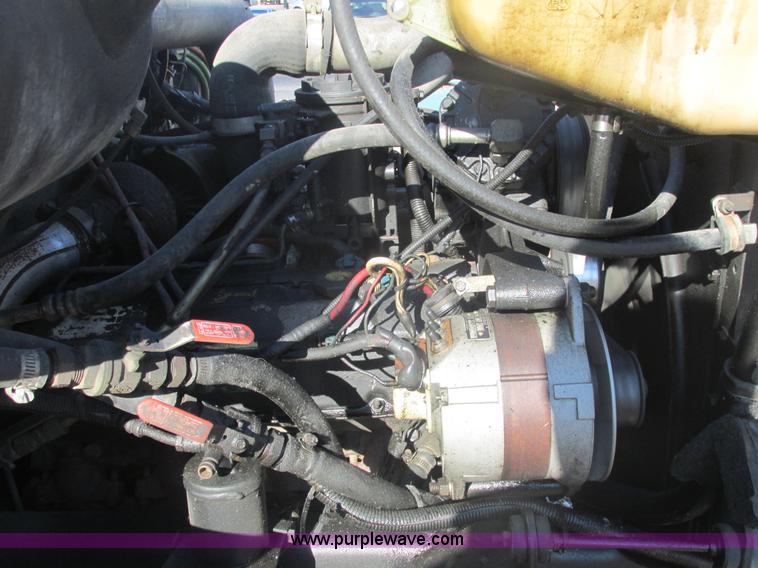 image for item E7109 1997 International 4700 bucket truck