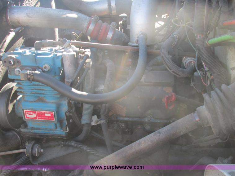 image for item E7109 1997 International 4700 bucket truck