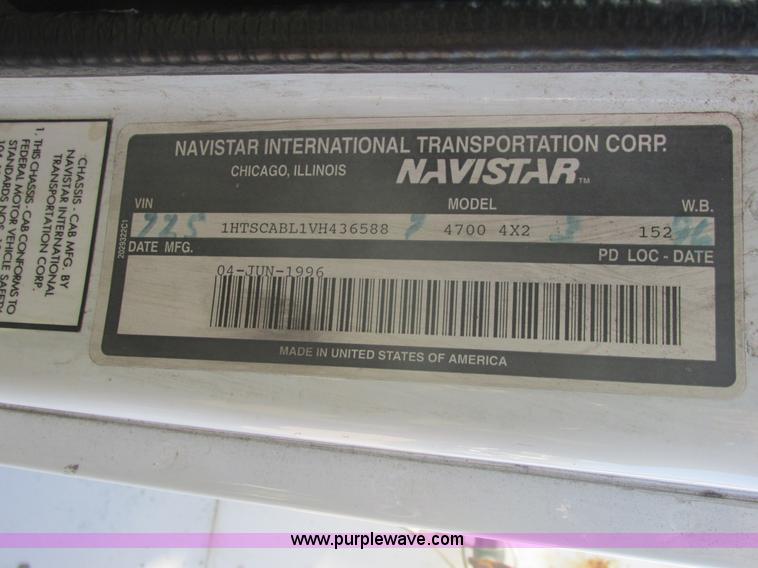 image for item E7109 1997 International 4700 bucket truck