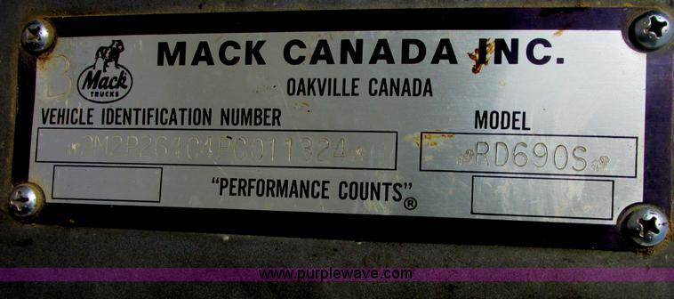image for item E7129 1993 Mack RD6905 dump truck