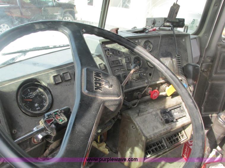 image for item E7129 1993 Mack RD6905 dump truck