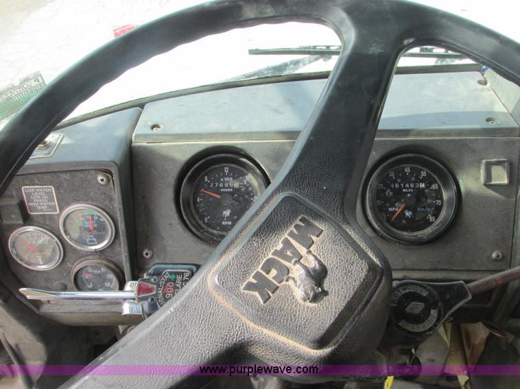 image for item E7129 1993 Mack RD6905 dump truck