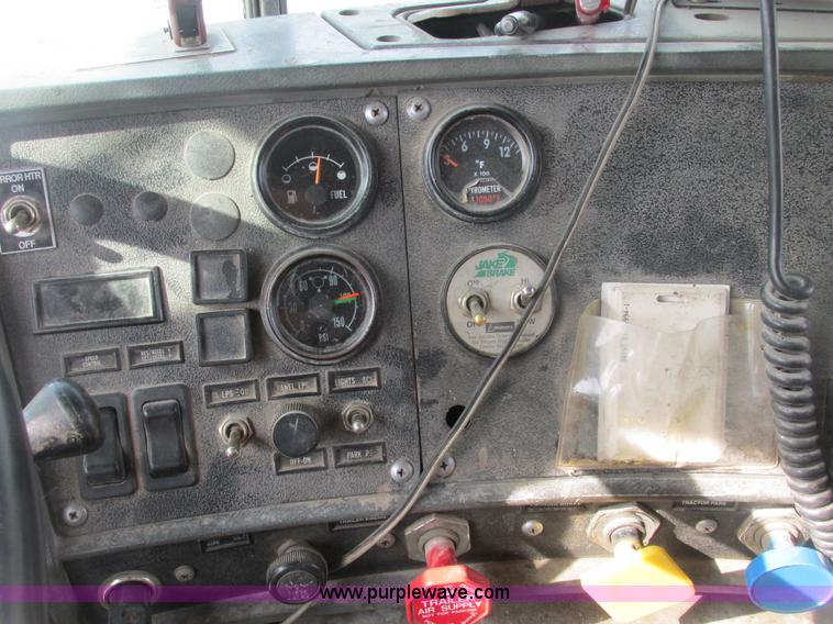 image for item E7129 1993 Mack RD6905 dump truck