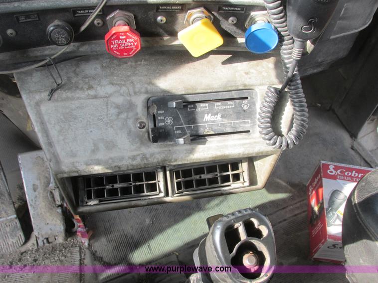 image for item E7129 1993 Mack RD6905 dump truck