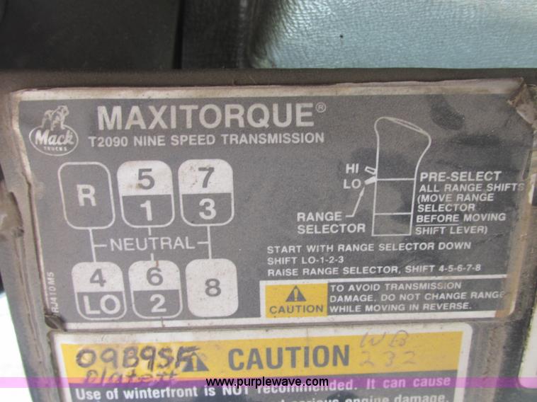 image for item E7129 1993 Mack RD6905 dump truck