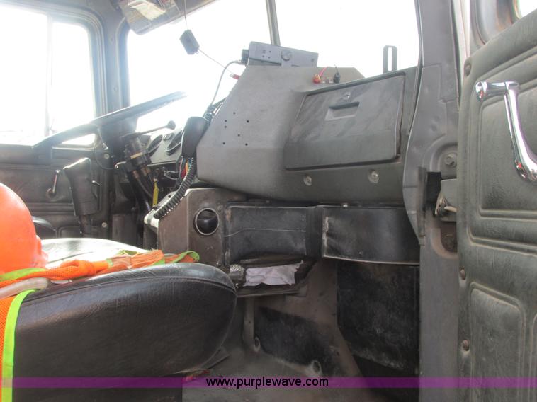 image for item E7129 1993 Mack RD6905 dump truck