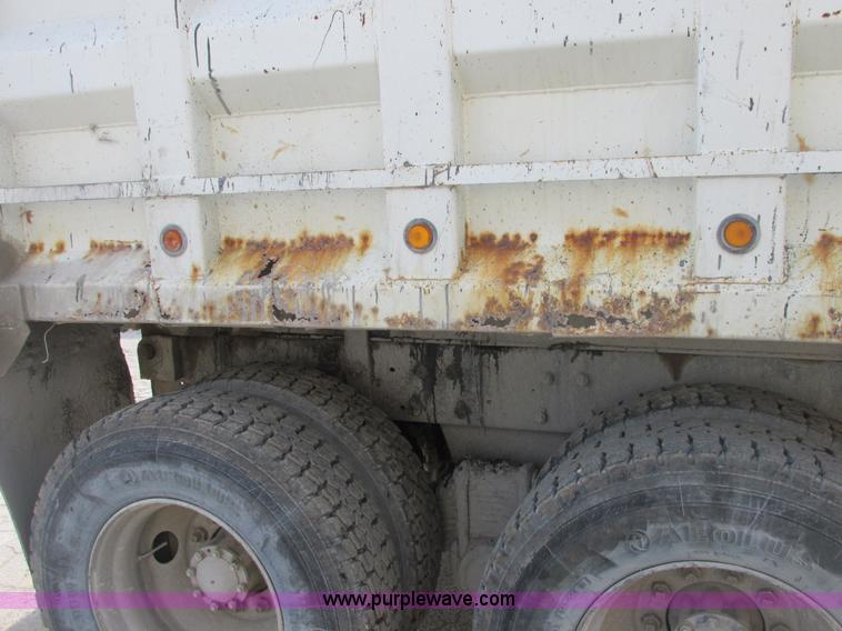 image for item E7129 1993 Mack RD6905 dump truck