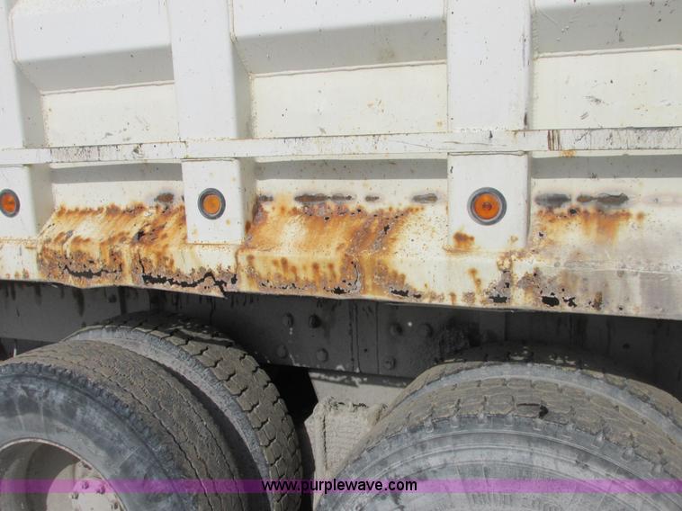 image for item E7129 1993 Mack RD6905 dump truck