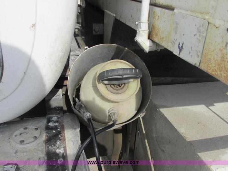 image for item E7129 1993 Mack RD6905 dump truck