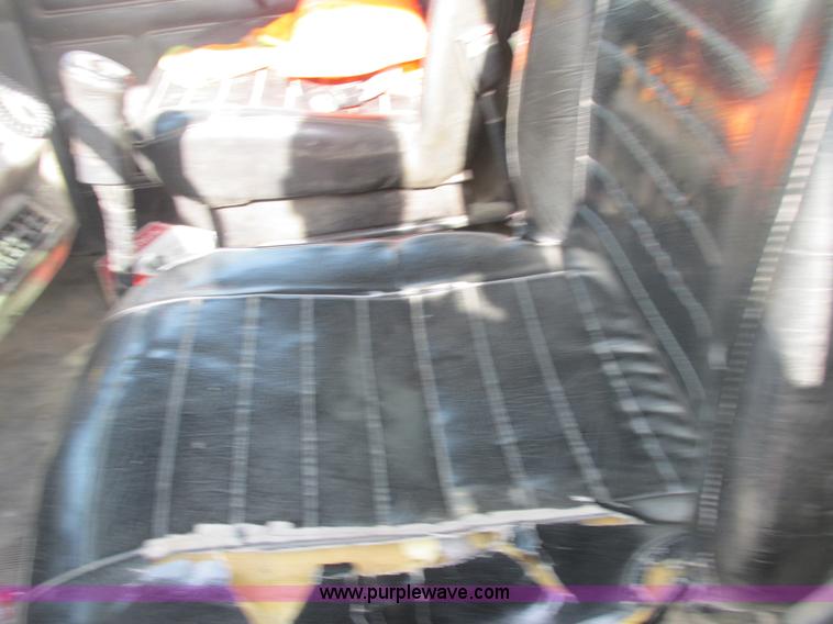 image for item E7129 1993 Mack RD6905 dump truck