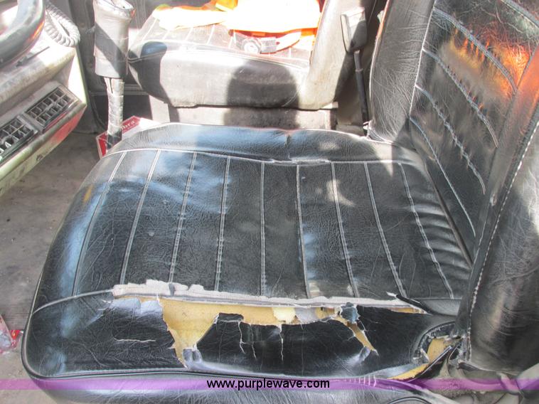 image for item E7129 1993 Mack RD6905 dump truck