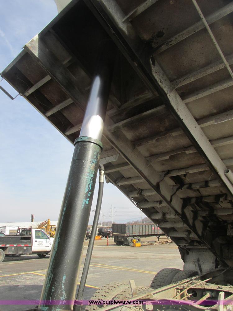 image for item E7129 1993 Mack RD6905 dump truck