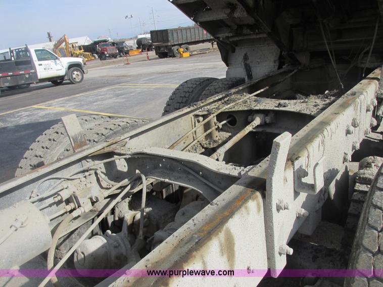 image for item E7129 1993 Mack RD6905 dump truck