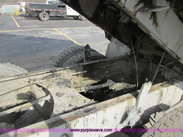 image for item E7129 1993 Mack RD6905 dump truck