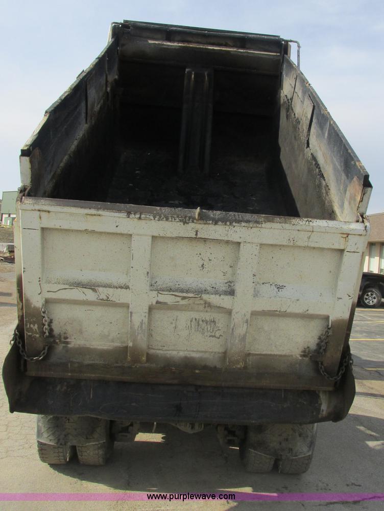 image for item E7129 1993 Mack RD6905 dump truck