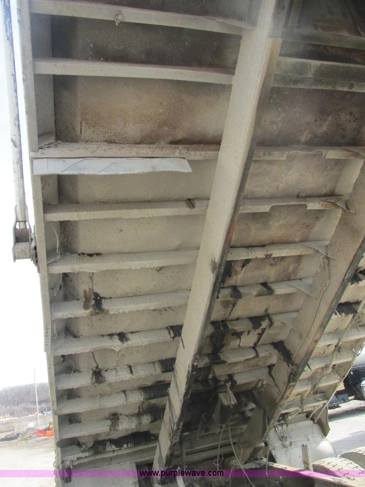 image for item E7129 1993 Mack RD6905 dump truck