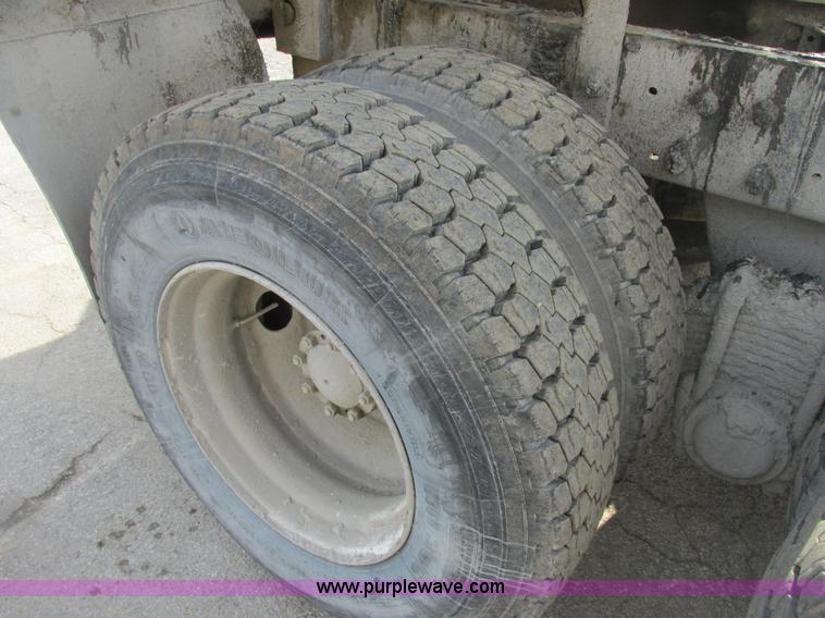 image for item E7129 1993 Mack RD6905 dump truck