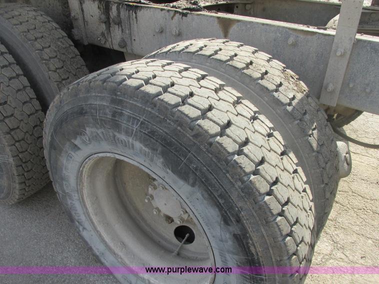 image for item E7129 1993 Mack RD6905 dump truck