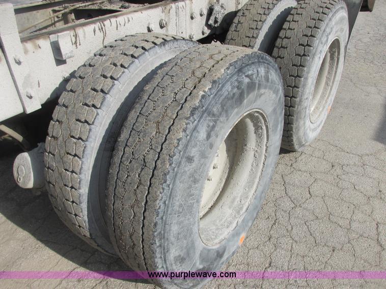 image for item E7129 1993 Mack RD6905 dump truck