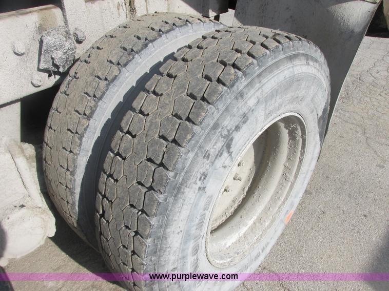 image for item E7129 1993 Mack RD6905 dump truck