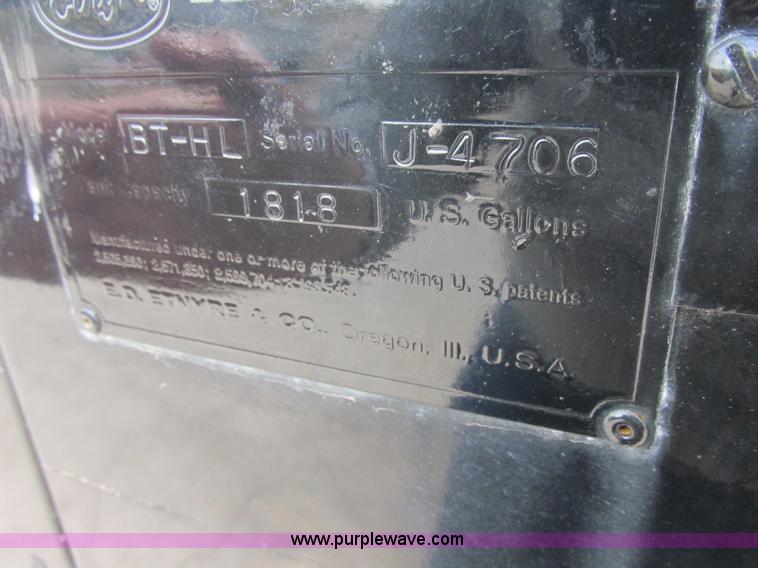 image for item E7131 1980 International 1854 oil distributor truck