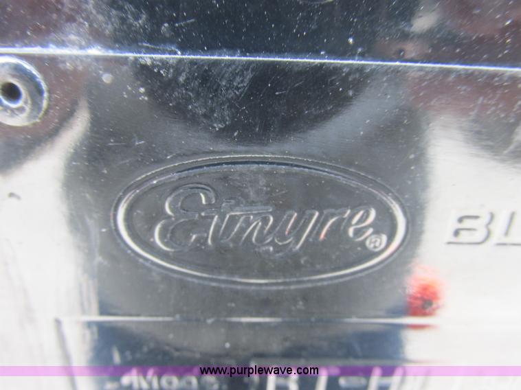 image for item E7131 1980 International 1854 oil distributor truck