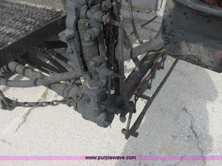 image for item E7131 1980 International 1854 oil distributor truck