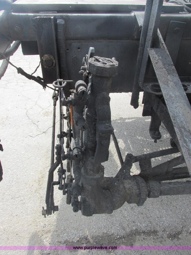 image for item E7131 1980 International 1854 oil distributor truck