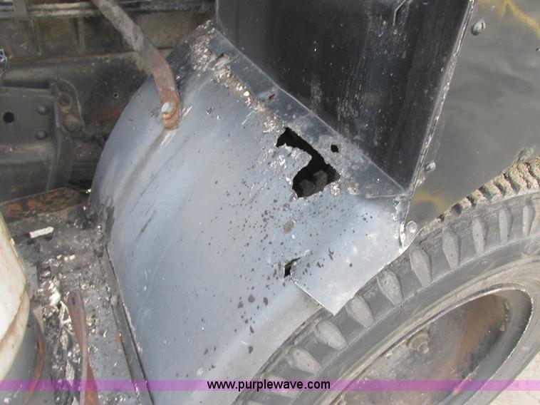 image for item E7131 1980 International 1854 oil distributor truck