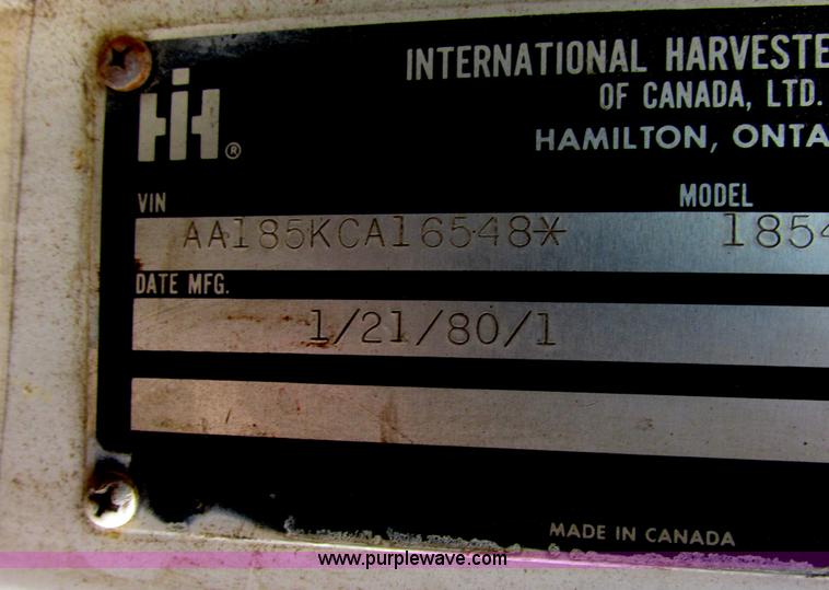 image for item E7131 1980 International 1854 oil distributor truck