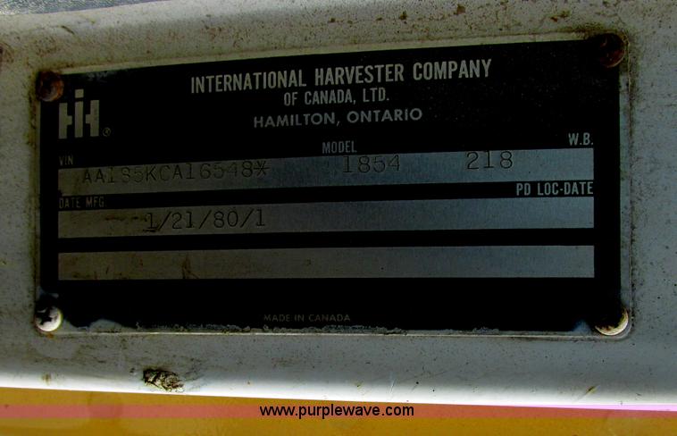 image for item E7131 1980 International 1854 oil distributor truck