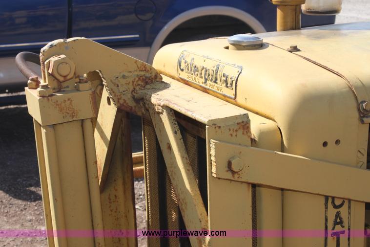 image for item E8447 1944 Caterpillar D2 dozer