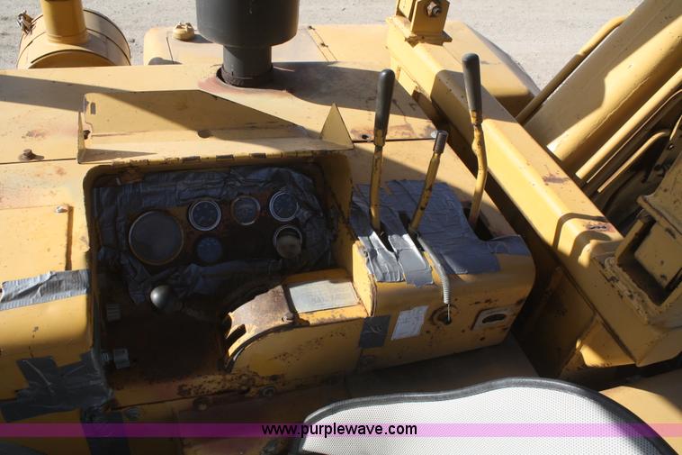 image for item F2821 1976 Caterpillar 613  elevating scraper