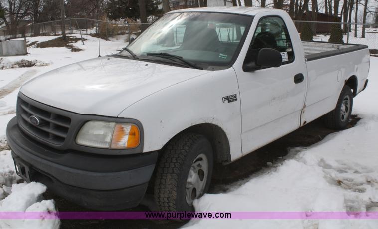 image for item F2955 2002 Ford F150 XL pickup truck
