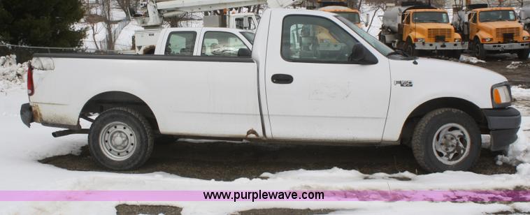 image for item F2955 2002 Ford F150 XL pickup truck